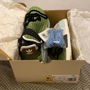 I’m cleaning out my closet. Here is a brand new pair of adidas 8 1/2 men